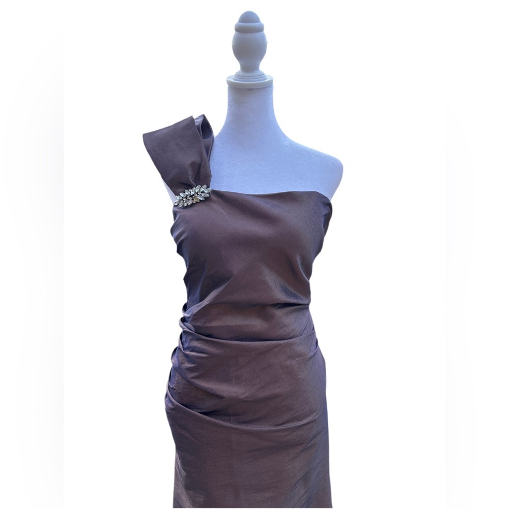 Size 8 Nightway One Shoulder Formal Dress